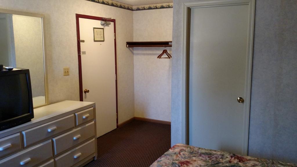 Colonade Motel East Windsor Δωμάτιο φωτογραφία